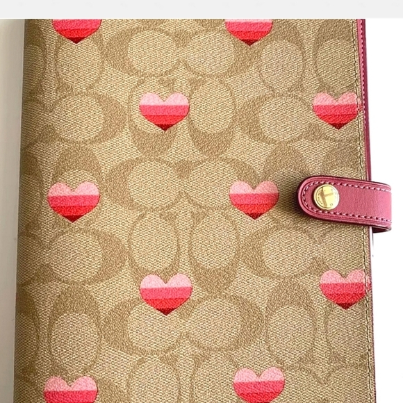 BESTSELLER! COACH STRIPE HEART NOTEBOOK & PENCIL CASE IN SIGNATURE CANVAS - Picture 3 of 3